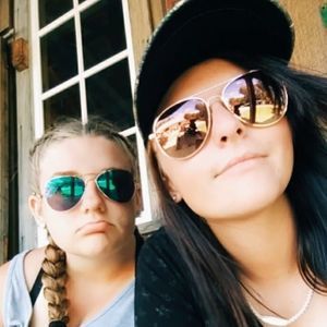 Meet your Posher, Leah